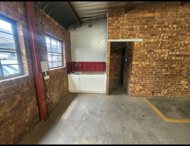 196M² WAREHOUSE TO LET IN WADEVILLE